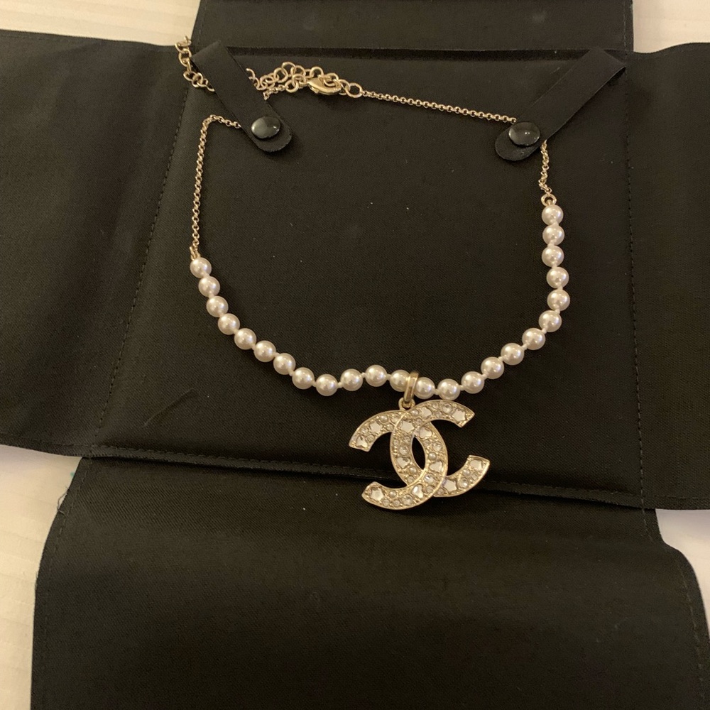 Brand new,authentic Chanel White Pearl Necklace with pouch, box,ribbon,camellia